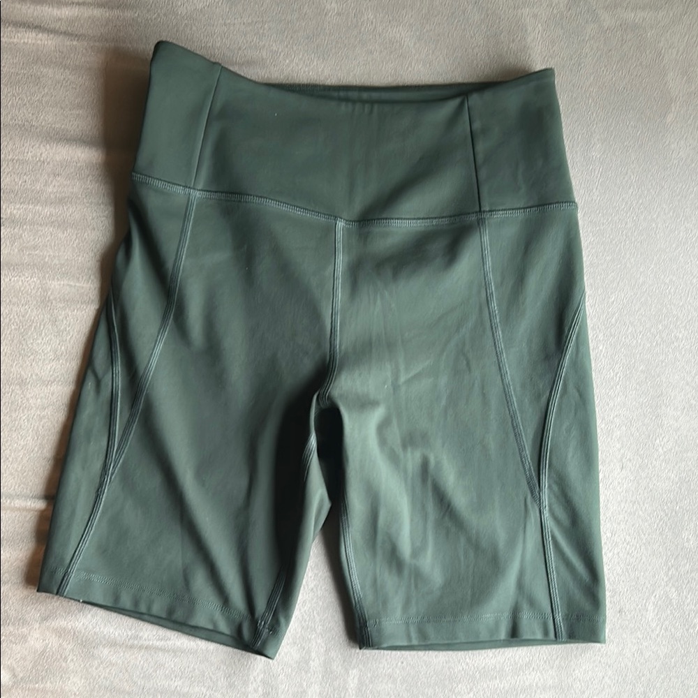 Girlfriend Collective biker shorts, size Medium, green